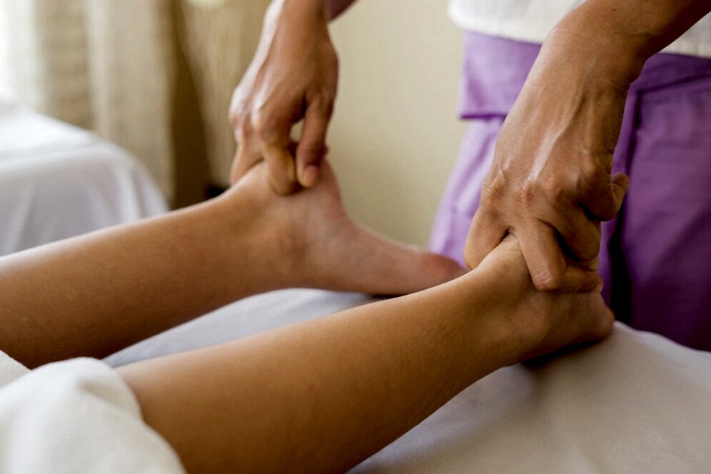 Neck, Hand, And Foot Massage - Adonis Men’s Grooming Salon Foot Relaxing Massage
