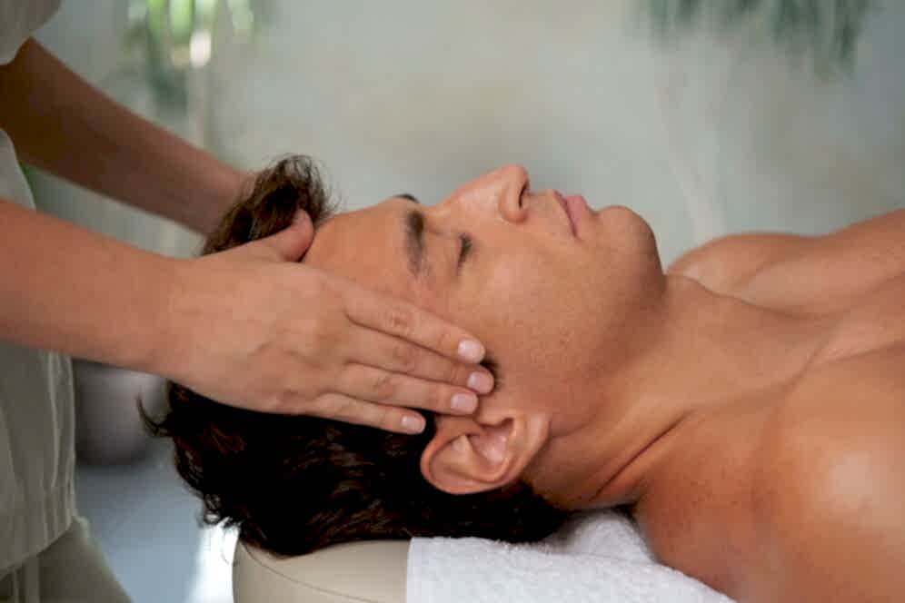 Head Massage - Adonis Men’s Grooming Salon Head Massage